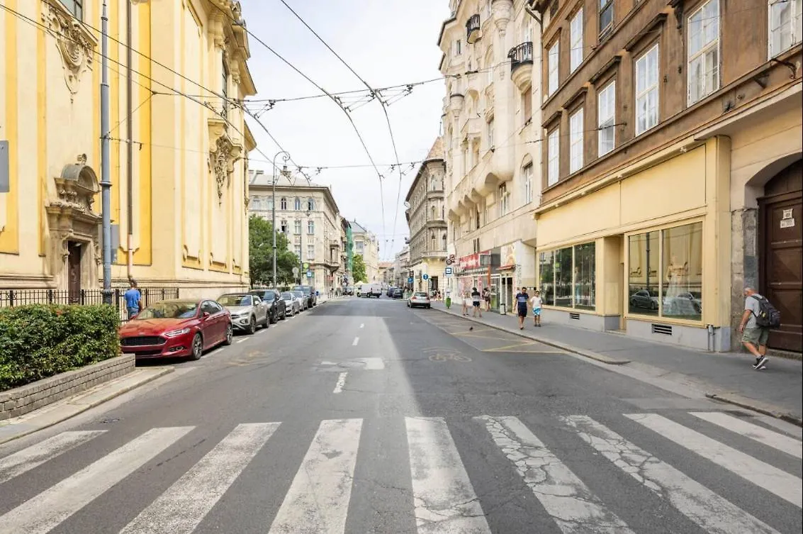 Lägenhet Stylish Purple Suite In Heart Of Budapest
