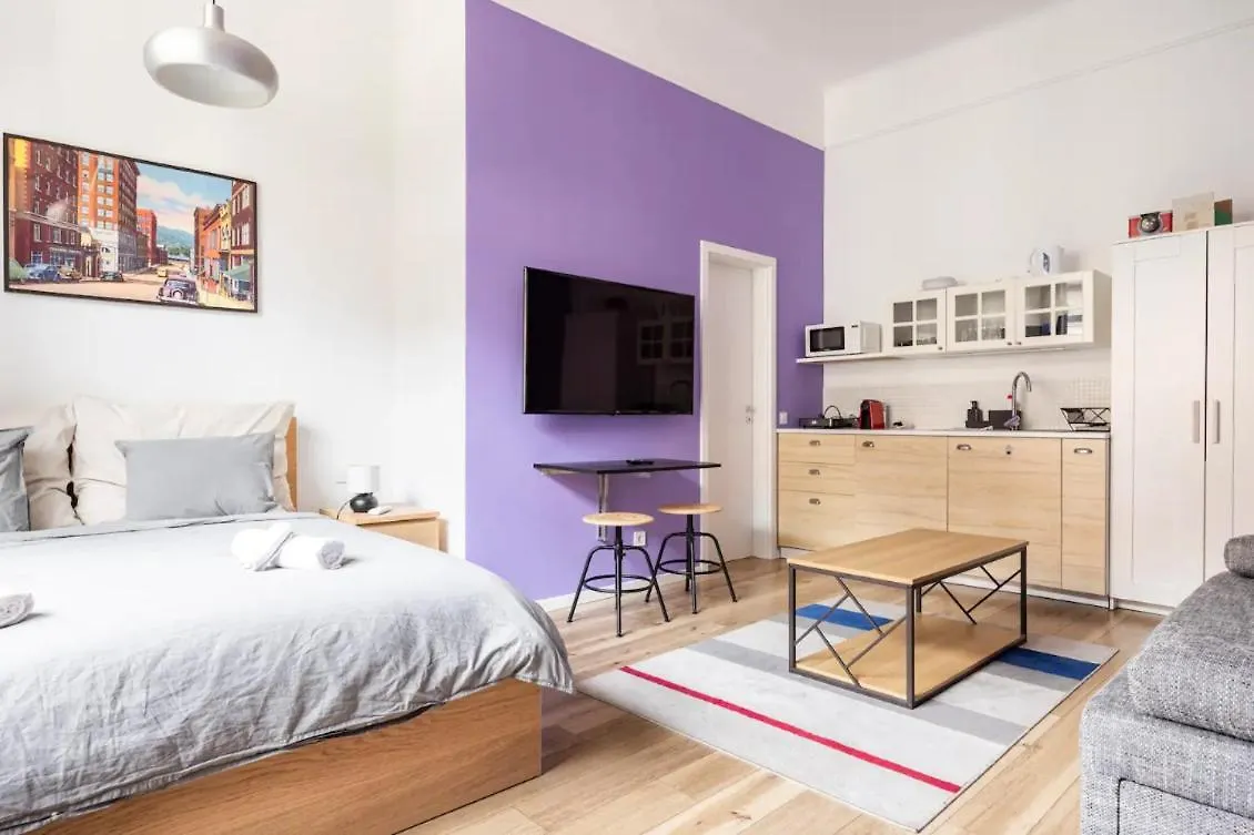 Apartment Stylish Purple Suite In Heart Of Budapest